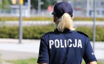 Każdy powinien mieć w domu na wypadek ewakuacji. Policjantka apeluje