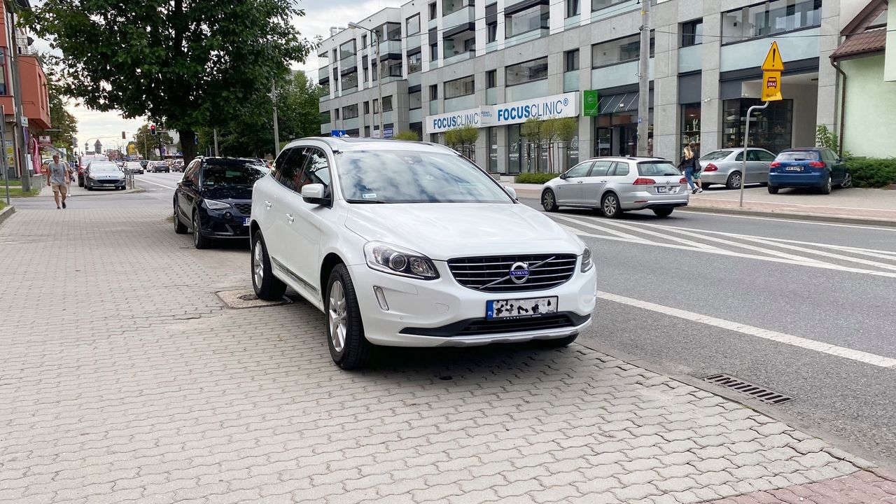 Na chodniku będzie można nadal parkować, z tym, że dziś rozumiany chodnik 21 wrześnie będzie nazwany drogą dla pieszych.