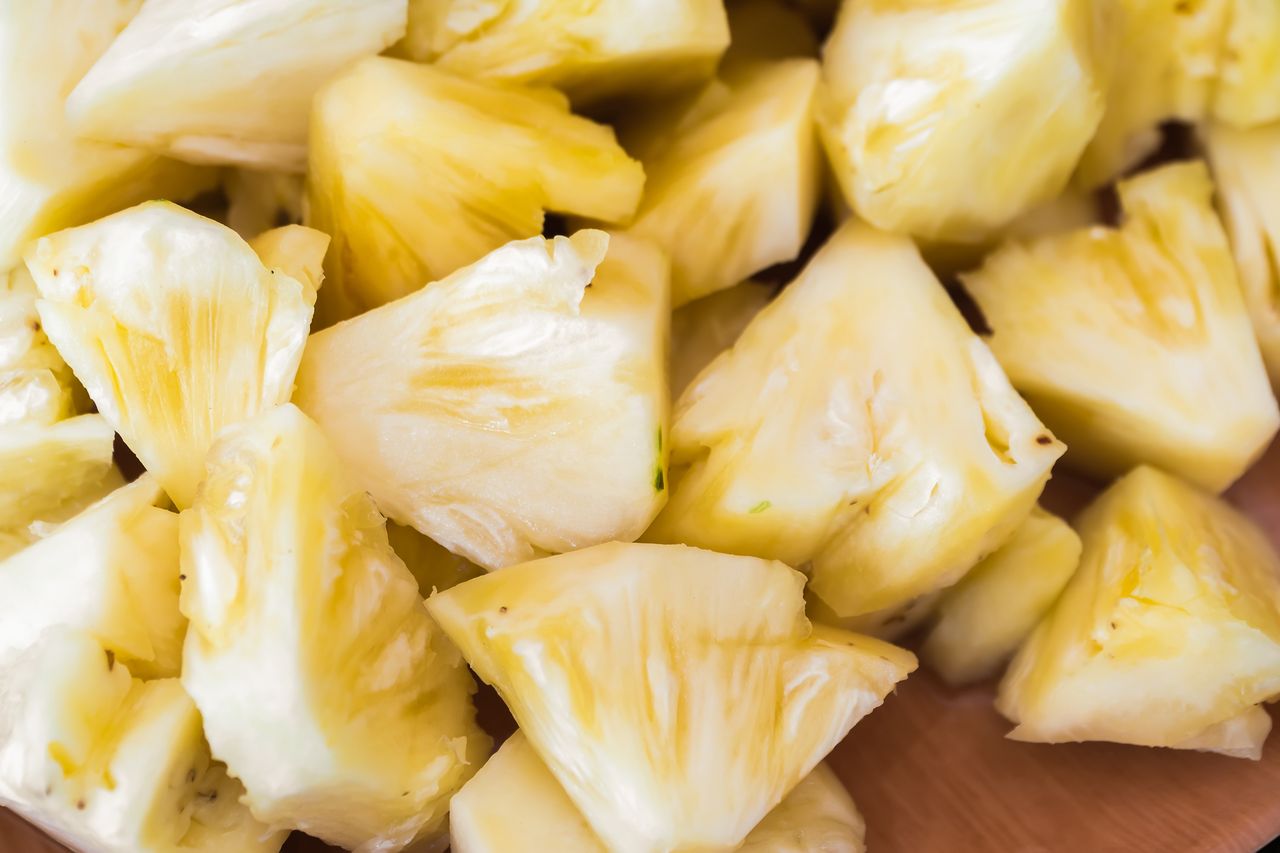 Zjedz kilka plasterków po ciężkim posiłku. Zapomnisz o wzdęciach i problemach z trawieniem