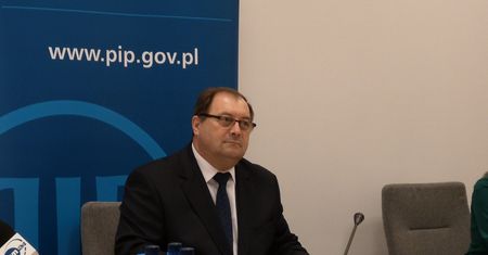 Nie sam sobie i nie tylko sobie. Szef PIP tłumaczy się z nagród