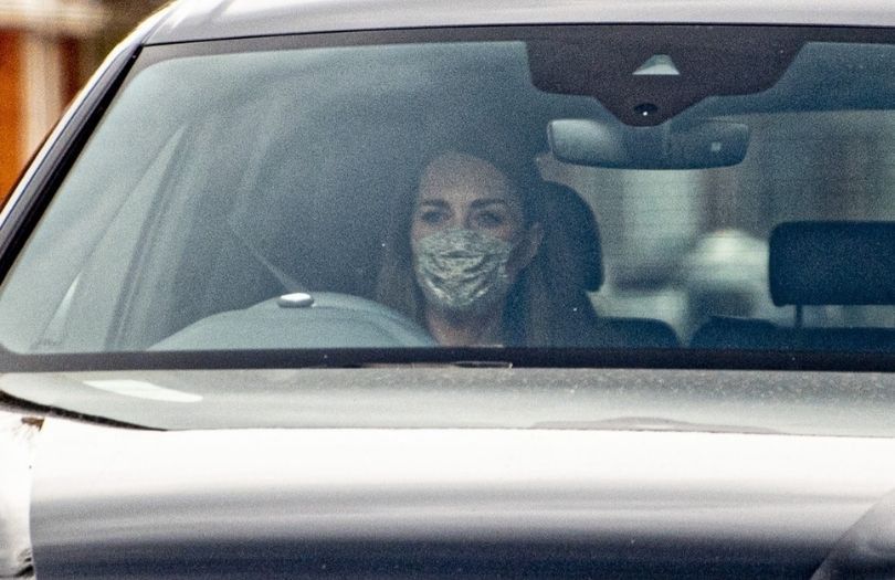 Kate Middleton wjeżdża do Pałacu Kensington po premierze wywiadu księcia Harry'ego i Meghan Markle