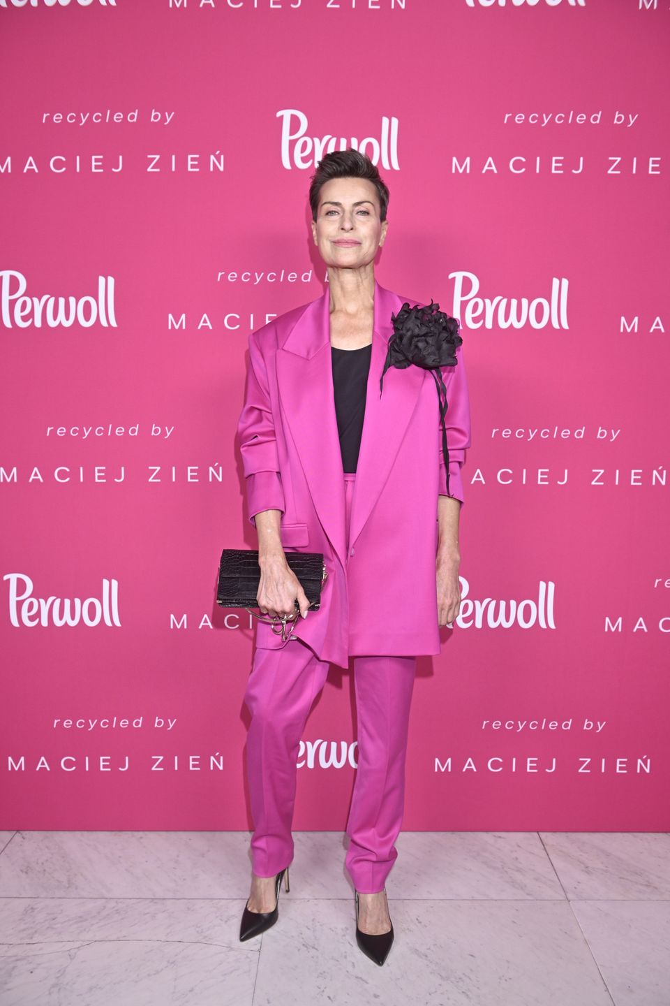 Danuta Stenka w różowym garniturze