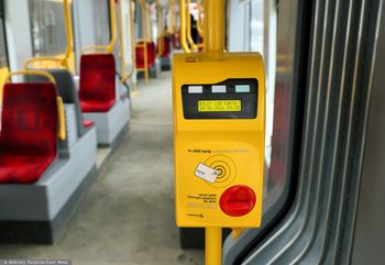 Nowa metoda oszustów. Można stracić pieniądze w autobusie