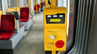 Nowa metoda oszustów. Można stracić pieniądze w autobusie