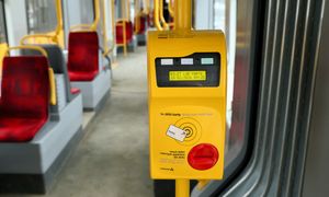 Nowa metoda oszustów. Można stracić pieniądze w autobusie