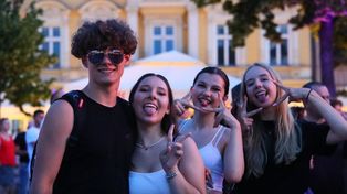 Tłumy na koncercie Fukaja podczas finału Święta Kielc. Rynek wypełnił się fanami, którzy wspólnie śpiewali największe przeboje artysty.
