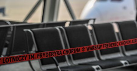 Tajemnicze zachowanie na Okęciu. 28-latek sparaliżował ruch na wiele godzin