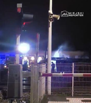 Warszawa: Pożar blaszanego baraku na terenie zakładu PKP Olszynka Grochowska