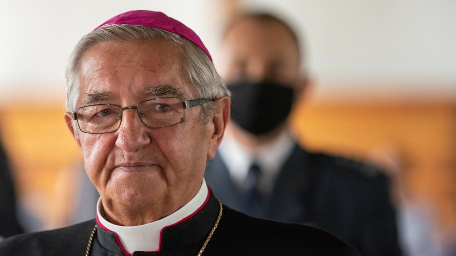 Abp Sławoj Leszek Głódż i były ordynariusz kaliski Edward Janiak ukarani za tuszowanie pedofilii. Watykan chce, aby dokonali wpłat "odpowiedniej sumy" na rzecz ofiar przestępstw seksualnych