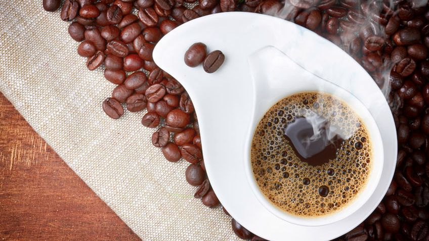 Kawa z olejem kokosowym silnie pobudza