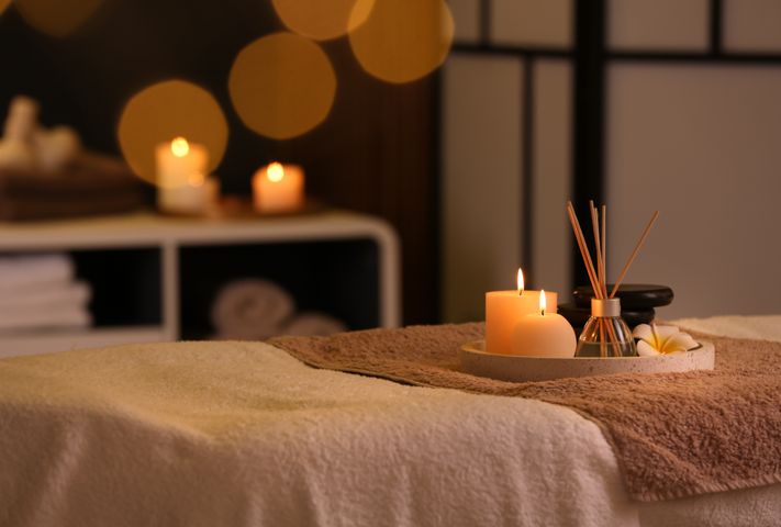 Łóżka i narzędzia nefrytowe do masażu stosuje zarówno gabinetach kosmetycznych i SPA, jak i w domu.