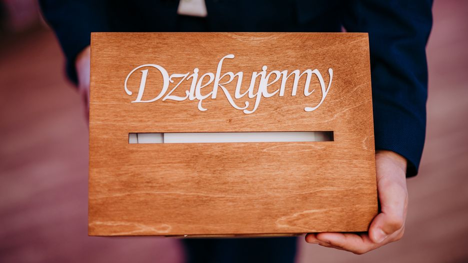Ile włożyć do koperty na weselu? 