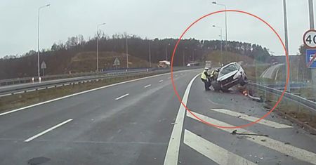 Dachowanie na S3. Dwie osoby w szpitalu
