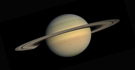 Saturn księżycowym potentatem w Układzie Słonecznym. Jowisz zdetronizowany