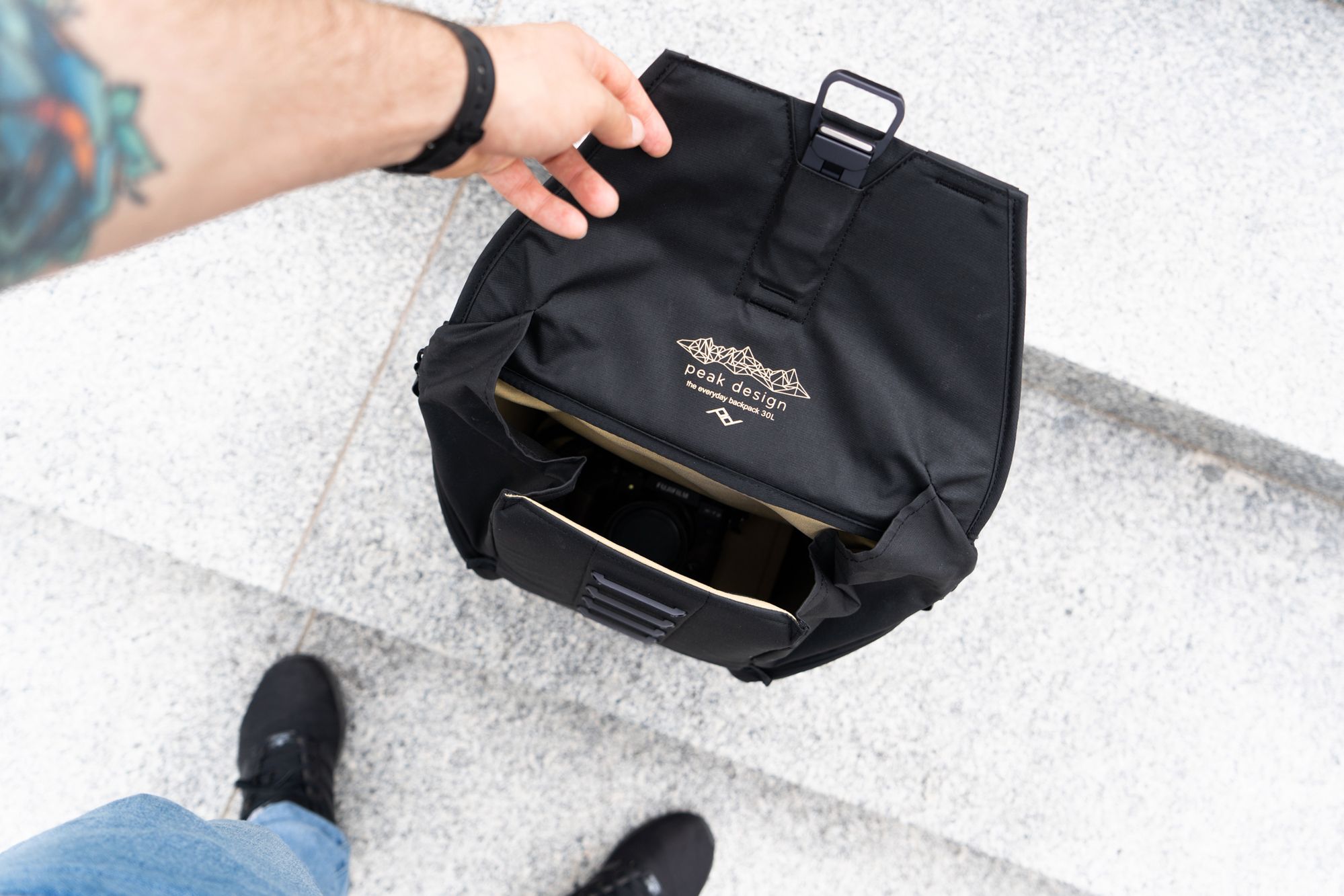 Czarny Peak Design Everyday Backpack 30l już jest. Dotarł do nas przed premierą 4