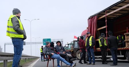 Protest rolników. Koniec utrudnień w Lublinie i na dwóch węzłach obwodnicy. Blokada w Ciecierzynie utrzymana do poniedziałku