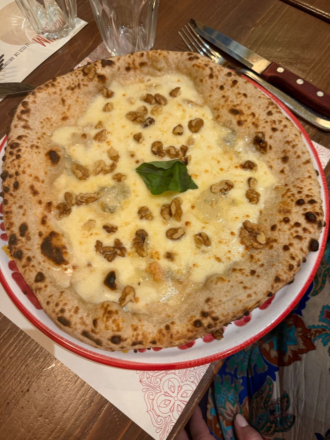 Pizza neapolitańska z serami