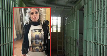 Taką koszulkę założyła do sądu. Matka pokazała, co zrobiono jej córce