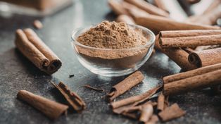Czy cynamon może obniżać cukier i cholesterol? Naukowcy sprawdzili