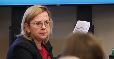 Dodatek osłonowy. Polacy nadal czekają na wypłaty