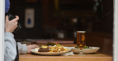 Koronawirus. Mimo restrykcji otwiera restaurację. Nazwał ją Corona No. 19