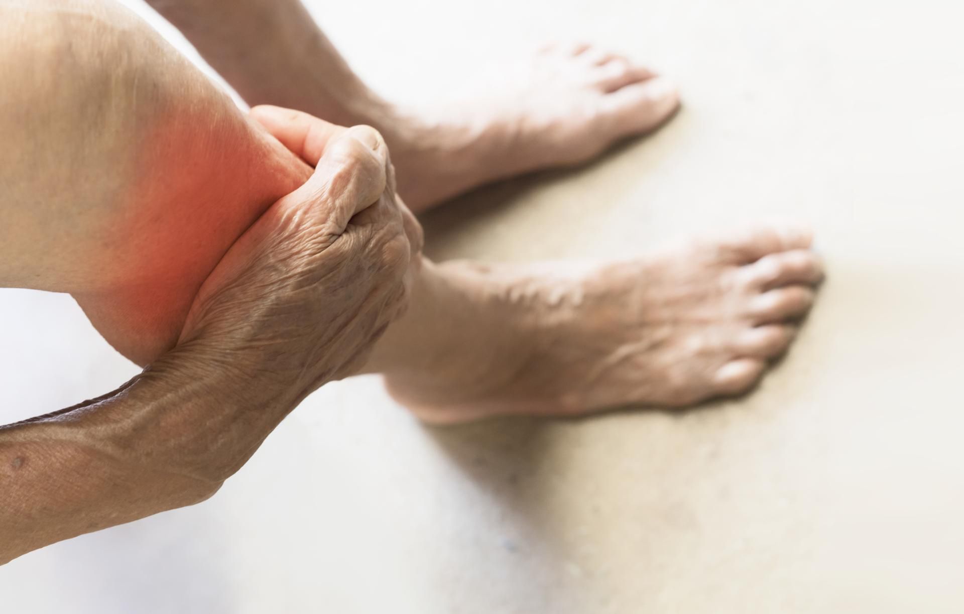 Ból nóg może alarmować o zapchanych przez cholesterol naczyniach