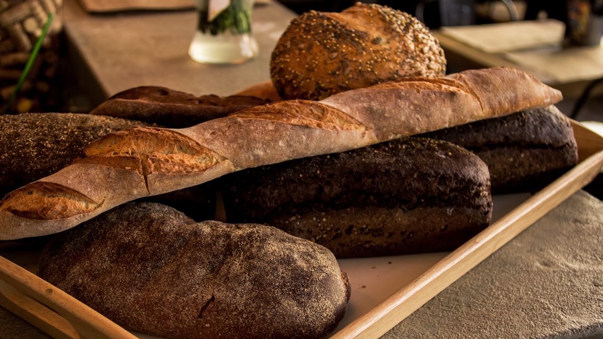 Jak latem przechowywać chleb? Jeśli zrobisz to nieprawidłowo, szybko spleśnieje
