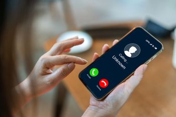 Jak zablokować masowe telefony od nieznanych numerów?