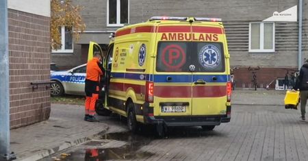 Wyskoczył z bloku, krwawił, krzyczał “ratunku”. Nie żyje, policja zatrzymała 33-latka