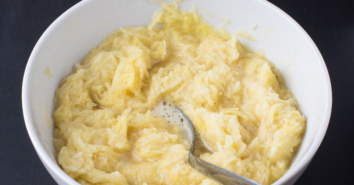 Bez blendera i tarki - wyszedł na jaw sposób naszych babć na starcie ziemniaków na placki