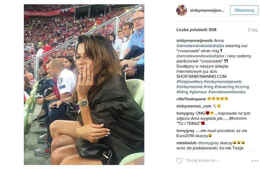 Anna Lewandowska z pierścionkiem Crossroads Sin By Mannei Jewels