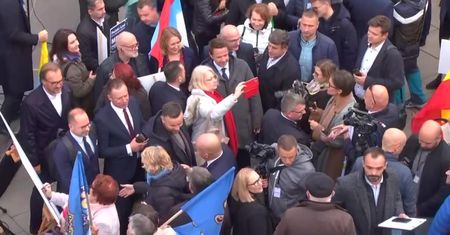 “Skok na kasę”. Samorządowcy protestują przeciwko Polskiemu Ładowi, rząd uspokaja