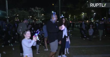 Imprezy bez maseczek z okazji Dnia Niepodległości Izraela.