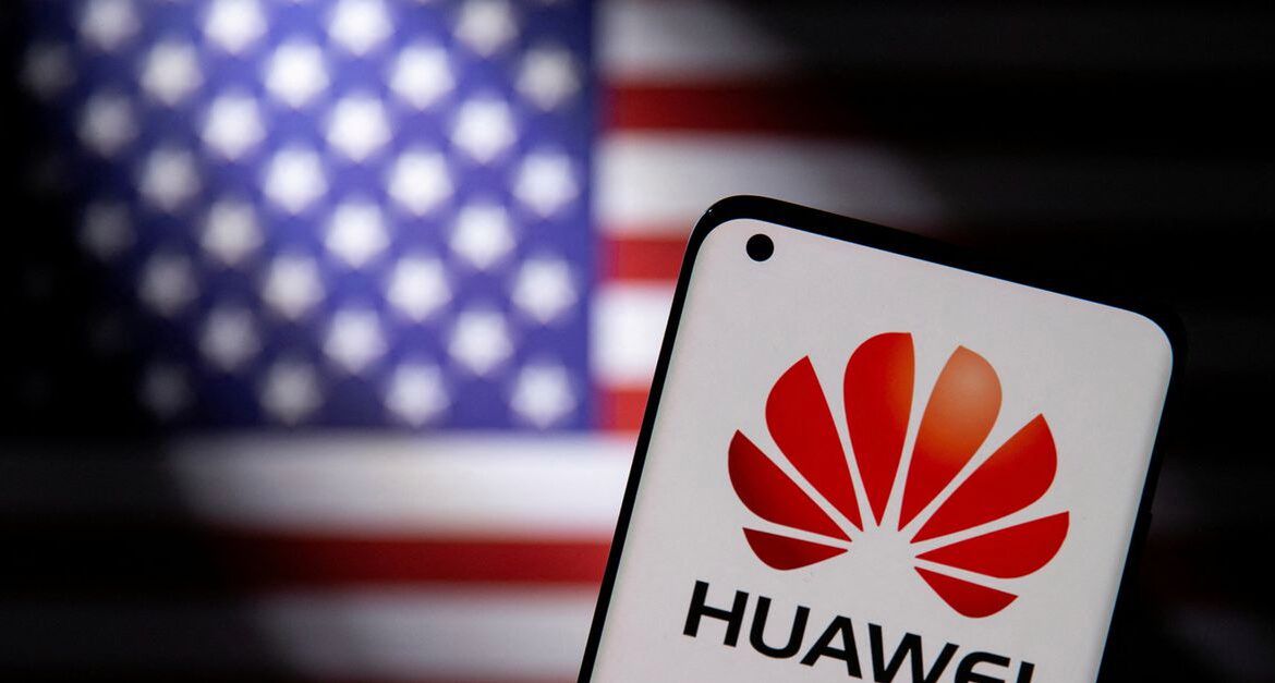 Huawei rzuca wyzwanie Apple. Nowy, potrójnie składany smartfon Mate XT na rynku