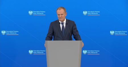 D. Tusk: Przedłużamy wakacje kredytowe