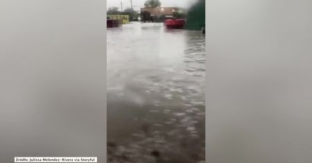 Potężna ulewa i gradobicie wywołały powódź błyskawiczną w Nowym Meksyku.