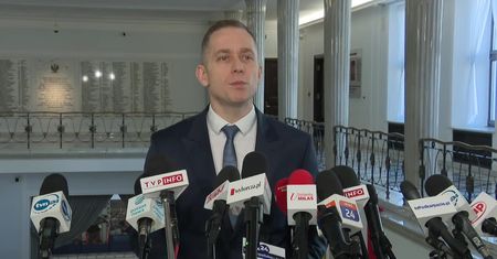 Poseł Tomczyk dostał odpowiedź od policji. Wizyty Kaczyńskiego na Pomorzu “ochraniało” 1120 funkcjonariuszy