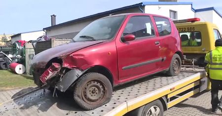 Seicento, które brało udział w wypadku z kolumną Beaty Szydło, wróciło do właściciela. Trafi na licytację WOŚP