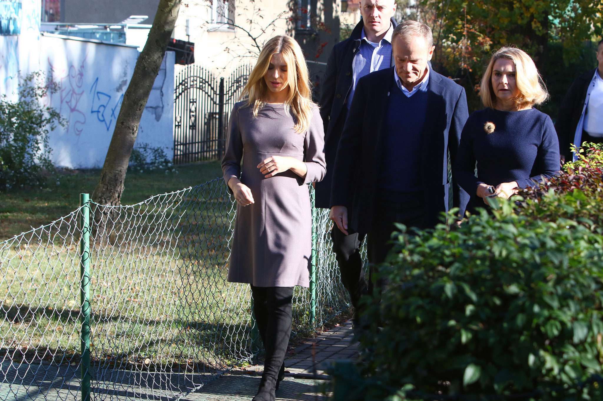 Kasia Tusk z ciążowym brzuszkiem i rodzicami