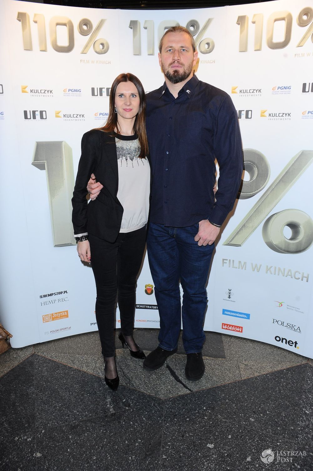 Tomasz Majewski z żoną - premiera filmu 110%