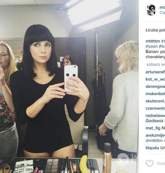 Marta Wierzbicka w czarnej peruce