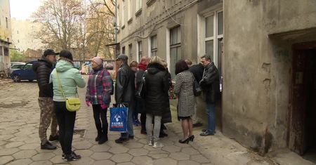 Łódź: Kamienica może się zawalić, ponad 20 rodzin w niebezpieczeństwie. Lokatorzy protestują