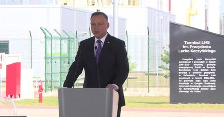 Prezydent i premier na ceremonii podpisania umowy na rozbudowę Terminalu LNG w Świnoujściu