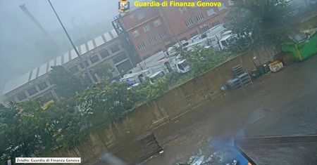 Nowe, niepublikowane nagranie momentu, w którym zawalił się wiadukt w Genui. W katastrofie zginęły 43 osoby