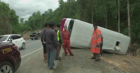 Wypadek autokaru w Tajlandii. Czworo chińskich turystów zostało rannych