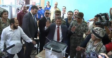 Zasłabł w sądzie podczas procesu o szpiegostwo. Były prezydent Egiptu M. Mursi nie żyje