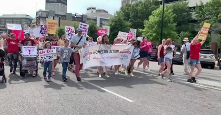 Mieszkańcy stanu Alabama protestują przeciwko stanowej ustawie niemal całkowicie zakazującej aborcji
