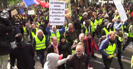 25. tydzień protestów „żółtych kamizelek”. Spokojna demonstracja w Paryżu