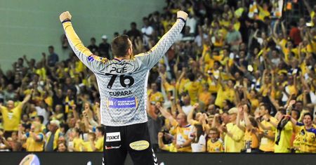 Szesnaste mistrzostwo Polski dla PGE Vive Kielce. Zespół Tałanta Dujszebajewa wygrywa z Wisłą Płock 32:25