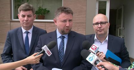 “Podróży marszałka Kuchcińskiego na trasie Warszawa-Rzeszów było bardzo dużo”. PO przeprowadziła kontrolę poselską w Dowództwie Generalnym